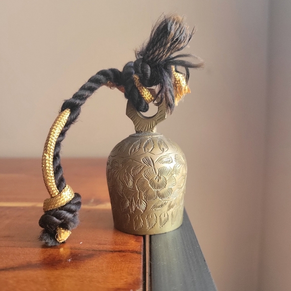 Vintage small brass bell,Ring in the holidays. Vintage  Bell Floral Etched - Picture 3 of 7